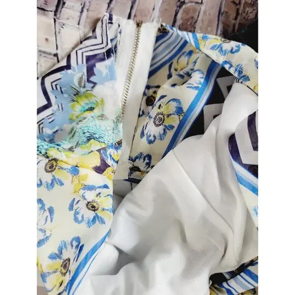 EUC AKIRA Floral Cropped Wrap Bell Sleeve Top - Small - Picture 12 of 13